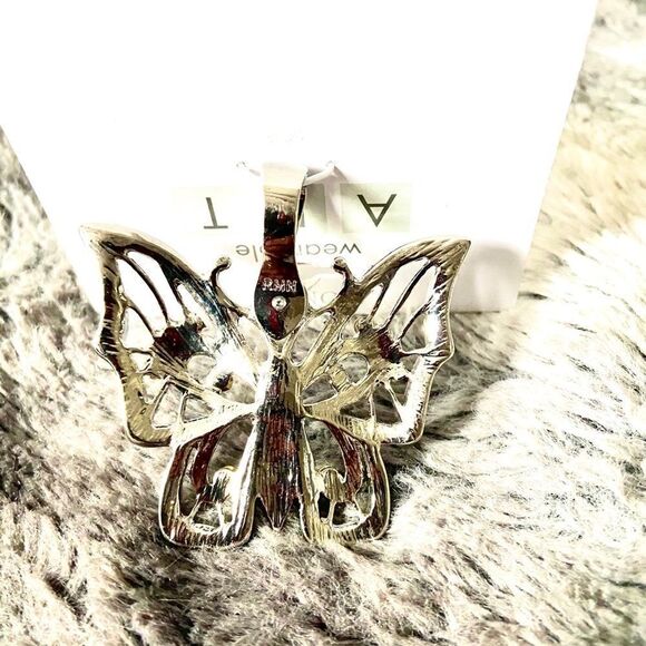 NEW Faux Pearl Center Butterfly Necklace Pendant - Picture 3 of 3